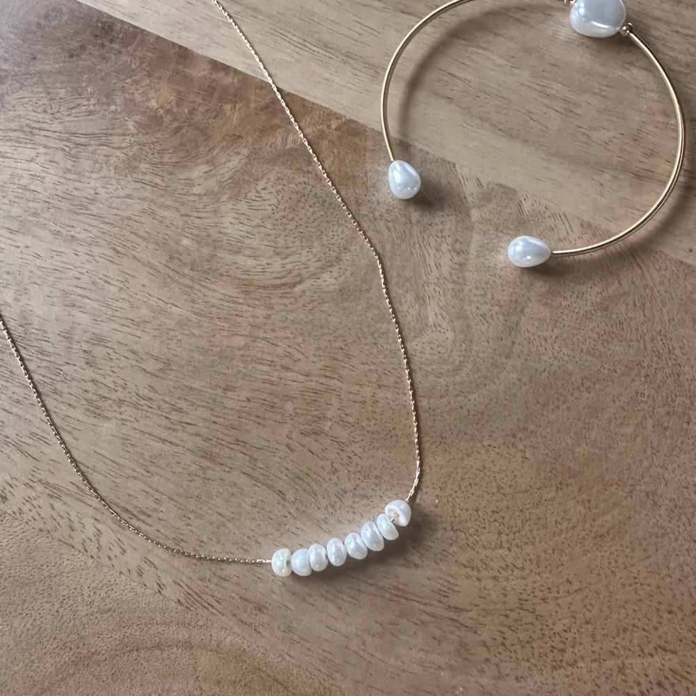 LALA JEWELRY Gold and White Pearl Necklace Elegant Jewelry and Bracelet